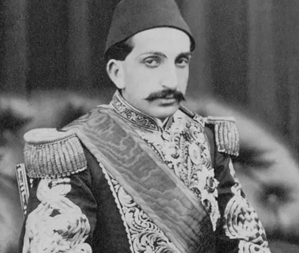 II. Abdülhamid Kara Çarşafı Yasakladı mı?