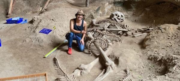 Tayland’taki Bir Mağarada Altı Metrelik İnsan İskeleti mi Bulundu?