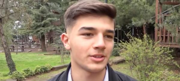 Trabzon'da Yaşayan 17 Yaşındaki Mert Topal, Apple'ın Ekran Yüzü Seçildi mi?